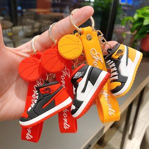 Designer sneaker porte-clés couleur chaussures de sport porte-clés partie sac à dos mode décoration personnalité petit cadeau avec corde à main colle douce