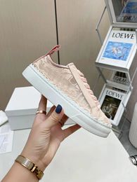 Sneakers de créateurs Laurens Chaussures en toile faille défait en dentelle perforée Femmes Low Top Lace Sneakers Laurenly Casual Womens Shoes Summer Summer Brewper Trainers Platform