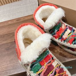 Bottes de neige de styliste pour femmes, bottes d'hiver faites à la main, fil de laine au crochet, fourrure, demi-genou, pantoufles courtes pour dames et bottes en laine