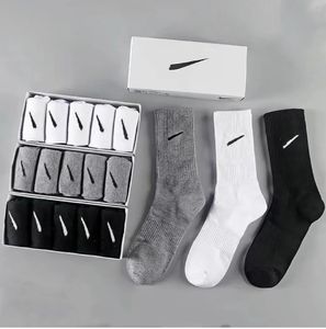 Designer Sock for Men Kousen Grip Socks Motion Cotton All-Match Solid Color Classic Hook enkel Ademend zwart Wit basketbalvoetbal Sport met doos