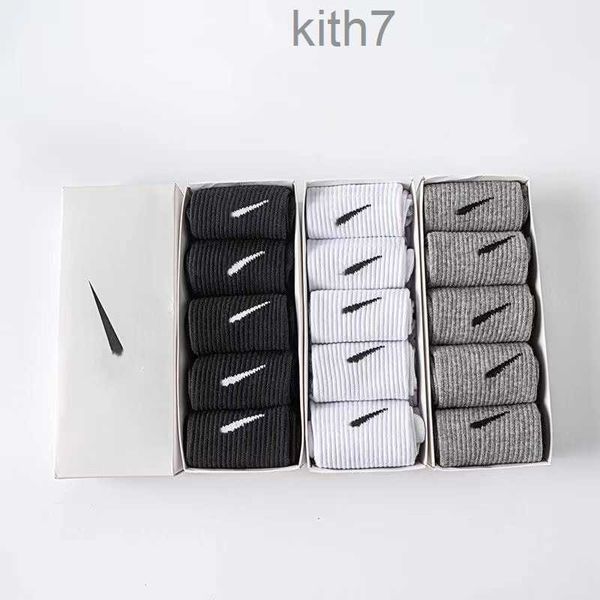 Designer Sock Man NK Chaussettes pour hommes Cinq paires de lettres de sport élégantes imprimées 100% Cutton Athletic Boot Compression Zipper Bulk T2WE