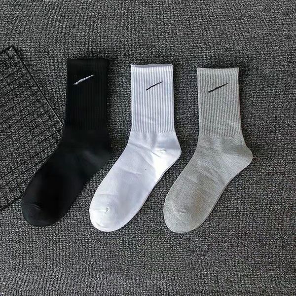 chaussettes de designer chaussettes de sport chaussettes de sport belles chaussettes brodées couple tubesocks personnalité design féminin style couleur mixte gros homme L2