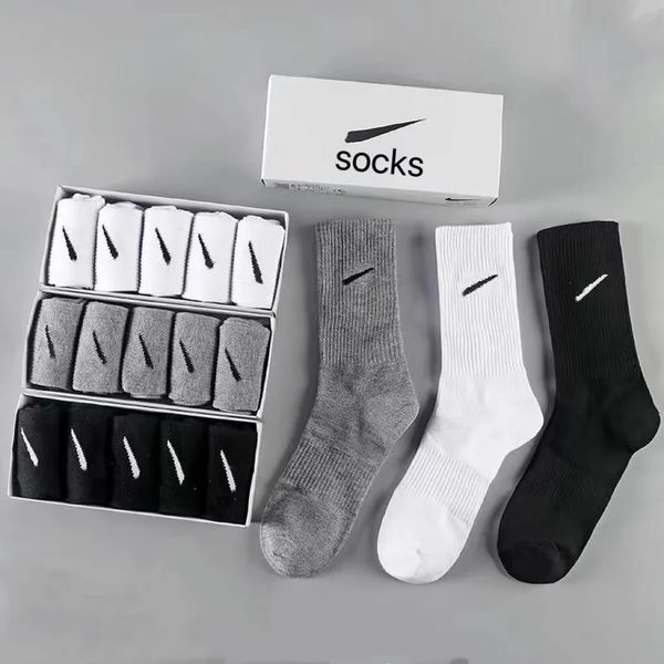 chaussettes de créateur pour hommes chaussettes Femme classique noir blanc gris crochet de couleur solide chaussettes 5 paires / boîte de football de basket-ball de loisirs de loisirs avec boîte dhgate