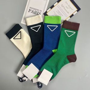 Designer Socks for Men Dames Katoen Adembullen Sok met lederen metalen Logo -stuk Designer Hosiery