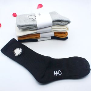 Chaussettes de créateurs pour hommes femmes coton pur respirant mode exquise couleur unie de couleur classique broderie à rayures Lettre imprimé chaussette de sport