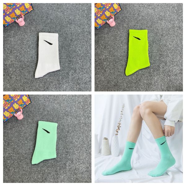 Calcetines de diseñador calcetines de agarre calcetines de fútbol calcetines de diseñador para hombre primavera verano baloncesto deportes Calcetín mujer medias transpirables Venta al por mayor Clásico de todos los partidos