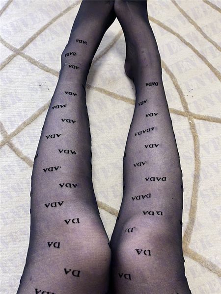 Chaussettes de créateurs Bonneterie Lettres de créateurs Femmes Collants Sexy Chaussettes longues Maille Bas Dames Fête De Mariage Collants Petite Amie Anniversaire Saint Valentin Présent 0GST