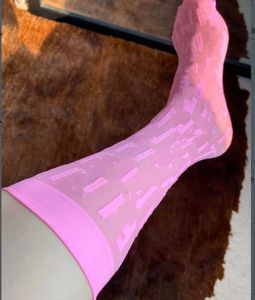 Chaussettes de créateurs Bonneterie Designer Mesh Bonneterie Chaussettes Bas Pour Femmes Bonne Qualité 6 couleurs Luxe Dames Filles Lettre Imprimé Sexy streetwear Bas Chaussette Bon Q