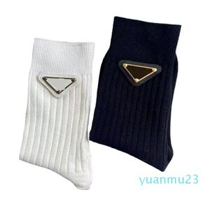 Calcetines de diseño de lujo para hombre para mujer calcetín de algodón clásico P letra cómodo de alta calidad moda flash movimiento tubo medio