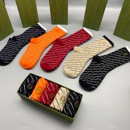 Diseñador Socks Medias para hombres y mujeres Algodón ALIGO ALIVENTABLE SUDERA ABSORBENTE Sports Sports Calcetines Carta Color Tie-Dye Impresión