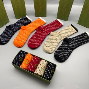 Chaussettes de créateurs bas pour hommes et femmes coton respirant absorbant la sueur chaussettes de sport de loisirs lettre couleur impression tie-dye