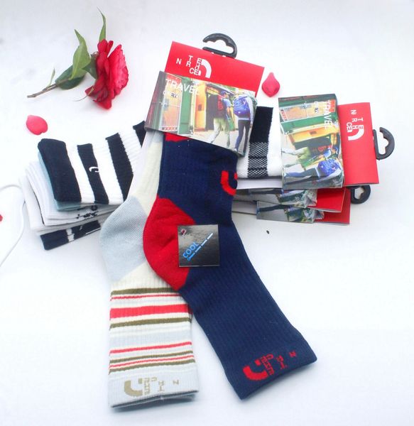 Chaussettes de créateurs Hommes Femmes Coton Respirant Mode Classique Rayé Motif Lettre Imprimer Cheville Chaussettes De Sport Designer Couple Cadeau Exquis Uniforme Taille Deux Paires