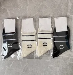 Designer Socks Men Women Katoen Ademvol mesh Sokken met letters stuk luxe merk Hosiery Classic Black White