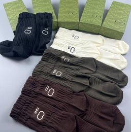 Chaussettes de créateurs pour hommes et femmes, chaussettes de sport en plein air, de football, de mode, 100% coton, 5 pièces avec boîte