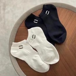 Chaussettes de designer Femmes Hommes Classique Respirant Noir Blanc Mélange Football Basketball Sports Sock Designer Luxe Casual Comfort Sock