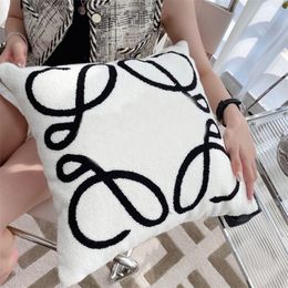 Coussin doux de concepteur couvre la couverture de taie d'oreiller d'impression de géométrie de jet de laine de luxe pour la décoration de canapé de chaise à la maison coussins classiques carrés