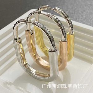 Ontwerper verfijning Tiffayss nieuwe slot oorbellen en yang chaoyues dezelfde premium 18k rosé goud diamantgespel met lichte luxe kop o3je