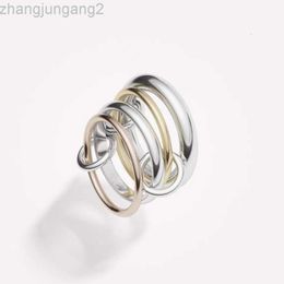 Diseñador Spinelli Rng Anillo de empalme de cuatro anillos de tres colores con galvanoplastia de acero de titanio entrelazado Oro real de 18 k