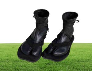 Designer Split Toe Femmes Boots Tabi Personnalité Sangle plate Boots Botkle Toe Japonais Ninja Chaussures chaudes Boots Super Star 2109141950737