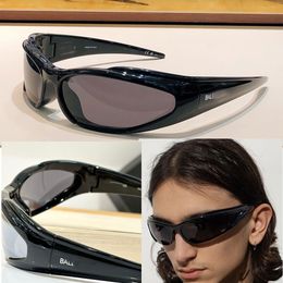 Diseñador Sports al aire libre Gafas de sol personalizadas Men de moda Estilo de la pista Hombres y mujeres Gafas de sol clásicas Lunettes de Soleil Diseñador 0253