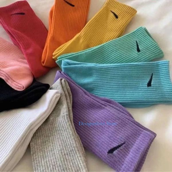 Chaussettes de sport de créateur pour hommes chaussettes de mode pour femmes classiques meias coton broderie colorée femme sox marque logo conceptions