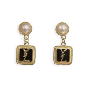 Designer Spring Charm Boucles d'oreilles Perle Pendentif Femmes Bijoux Boucles d'oreilles 18K Plaqué Or Lettre Boucles D'oreilles Mode Amour Amily Cadeaux Bijoux En Gros