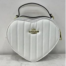 Diseñador Primavera Nuevo Clásico Colorido Bolso de mano de amor Carta popular de moda En forma de corazón Un hombro Crossbody Bolso para mujer Tendencia 18-16-7 cm