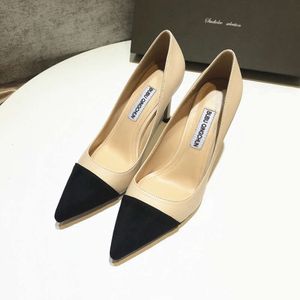 Designer Spring New Design Sense Small and Unique Super High Talons Femmes Lacquer en cuir pointu à talons minces Professionnels Mode Single Mode Single Chaussures