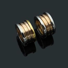 Bagues à ressort de créateur bagues en céramique haut de gamme bagues de mode classiques bague de luxe en acier titane plaqué or 18 carats cadeau de bijoux de créateur de Noël Saint Valentin