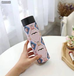 Diseñador Taza con aislamiento recto Pantalla LED Temperatura Taza con aislamiento Flor de acero inoxidable Perfume Logotipo clásico Impreso Viaje Portátil Coche Moda Vasos