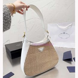 Sac de paille de créateur Sacs à bandoulière de luxe Sac à main tissé PRAS Classic Hobo Beach Bag Crochet Leather Fashion Mode Lady Wholesale Handbag Purse Triangular