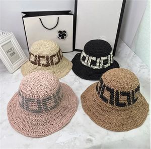 Designer Straw Hat Folding Bucket Hat Girls 'Seaside vakantie Vacature Hoed Strand Travel Gras geweven Stijlvolle Sunshade Straw Hat Comfortabele vissershoed