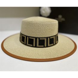 Designer Straw Hat Luxury Brief Letter Cap Outdoor Relaxatie Strawhat Zomer veelzijdige zonhoed brede rand platte petten voor vrouwen