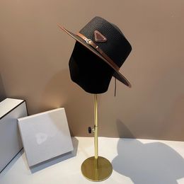 Diseñador Sombrero de paja Caballero de lujo Capa de alta calidad para hombres y mujeres Sombrero plano de sombrero plano Diseñador de sombrero de paja de mujeres Jazz Jazz de ala ancha de alta calidad protector solar para hombres