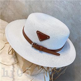 Diseñador sombrero de paja de lujo para hombre sombreros de playa novela creativa triángulo de metal con letras casquette damas accesorios de ocio sombrilla gorra para mujer simplemente PJ066 B23