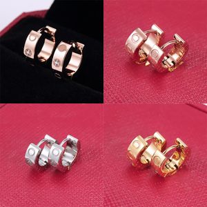 Pendientes de diseñador Pendientes famosos para mujer Pendientes de oro Fiesta de diseño Regalo de boda Pendientes de aro de diseñador Alta joyería de moda de alta calidad pulida