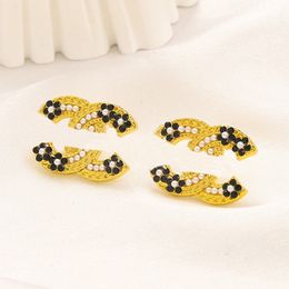 Boucles d'oreilles de pote de créateur de style de mode de fleur perle boucles d'oreille pour charme des femmes de marque de marque de marque accessoires de haute qualité