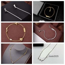 Boucles d'oreilles de créateurs Nouveaux bracelets de mode Top Look Dames Femmes Collier Bracelet Bracelet Lettre Ensembles de luxe Pendentif Bijoux Accessoires esthétiques