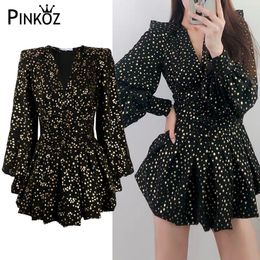 Designer Style Black Gothic Girl Mini Jurk V-hals Holle knoppen Lantaarn Mouw Sterren Glitter Robe Jurken voor Party 210421