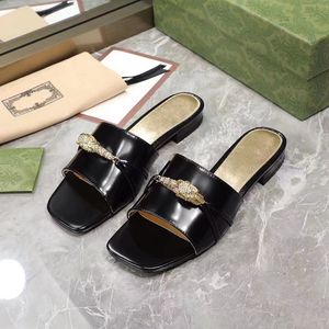 Sandalen in designerstijl Zomerslippers met vierkante neus, open teen en platte hak Zwart-wit leren buitenjurk Flip-flops 35-40