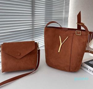 Diseñador -Bolsos de cubo de gamuza 2 Bolso de mujer Bolso de hombro de oveja suave Bolso de mano Señora Moda Marrón Negro Mensajero