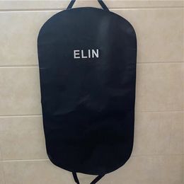 Funda de traje de diseñador abrigo engrosado bolsa a prueba de polvo estampado de letras clásico bolso de traje de negocios plegable a mano bolsa para colgar ropa bolsa de almacenamiento de armario