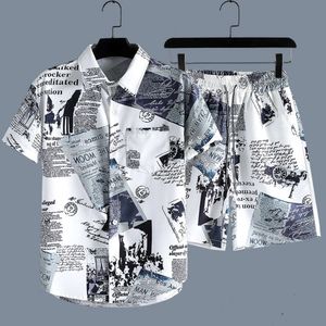 Traje de diseñador Camisa de periódico de verano para hombre Moda suelta Marca de moda Manga corta Playa Pareja Pantalones cortos de flores Conjunto 5t05