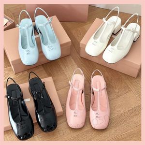 Diseñador de temperamento de la moda de verano patente de ballet de alta calidad Mujeres Jellas zapatillas Niñas Mary Janes Zapatos de la boca con tacón alto de tacón