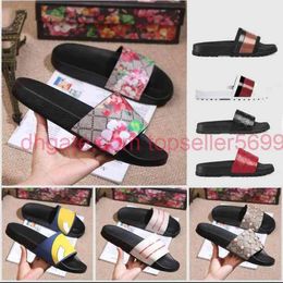 Ontwerper Zomer Flat Slipper Mannen Vrouwen Sandalen met Correcte Bloem Stofzak Schoenen Snake Print Slide Dikke Platform Badkamer Thuis Slippers Cloud Slippers