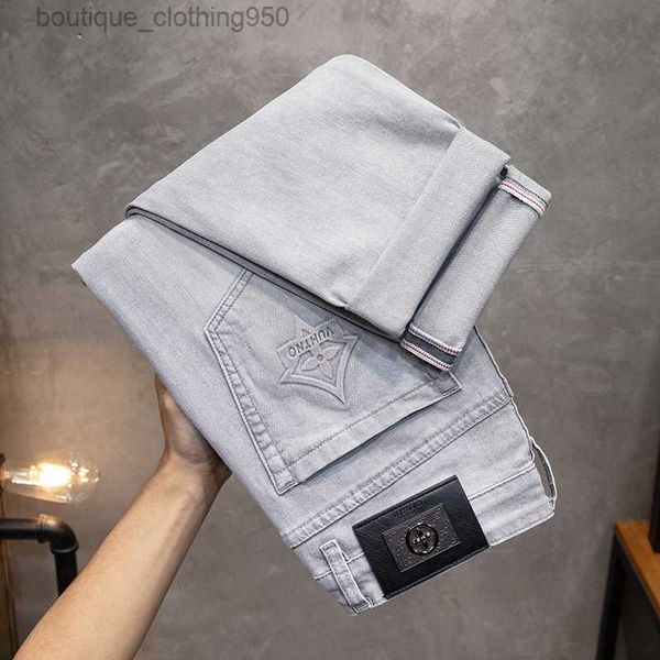 Pantalones vaqueros de diseñador de verano para hombres Premium Cream Grey Moda Jeans de gama alta Marca de moda europea para hombres Elástico Slim Fit Pequeño tubo recto Pantalones largos de mezclilla