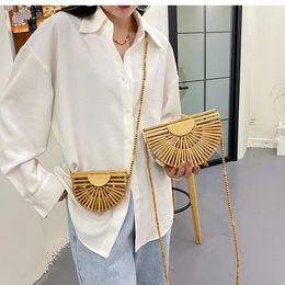 Diseñador de bolso de lujo de verano para mujeres Bolso de hombro para mujeres Semicírculo bambú Beating Beach Mobile Willet 240430