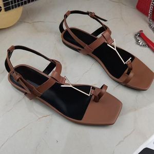 Designer-Summer Nieuwe Product Designer Sandalen Mode 100% Leer Dames Schoen Roman Flat-Bottebed Beach Loafers Metal Button Sexy Banquet Wo