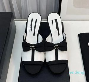 Designer -Summer Popular Leather Heel Sandals Holiday Flats 2024