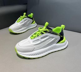 Diseñador Zapatos para correr de verano Deportes ligeros Zapatos de playa Aumento de altura Parte superior baja Malla de moda Absorción del sudor Transpirable Pisos casuales comodidad Zapatilla de deporte